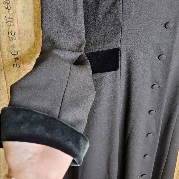 NEW Vintage Laura Ashley black goth velvet cuff long victorian coat jacket 12 - Picture 5 of 11